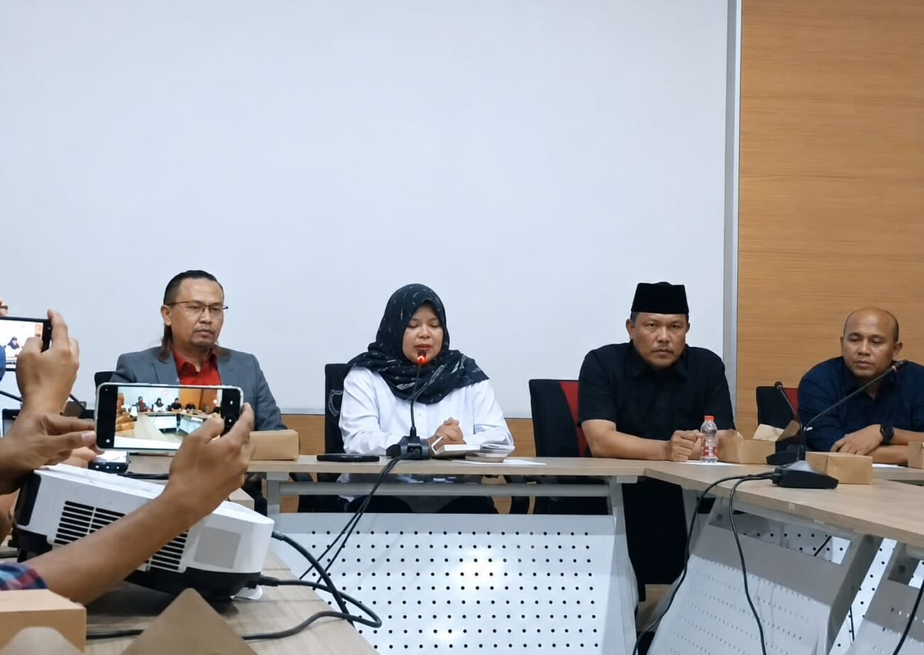 Ketua DPRD Lebak dr. Juwita Wulandari memberikan klarifikasi terkait dugaan penculikan Uun di Gedung DPRD Kabupaten Lebak