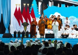 Tokoh lintas agama memimpin doa pada Zikir dan Doa Kebangsaan HUT Ke-81 RI di Monas.