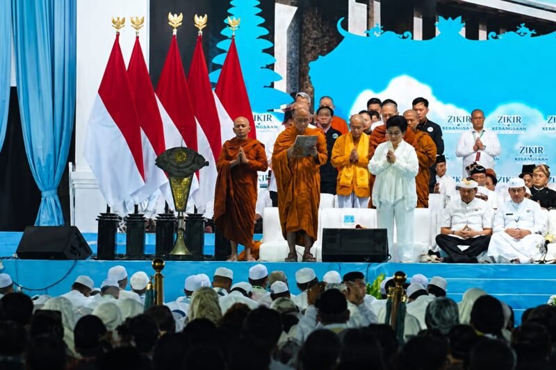 Doa Lintas Agama Warnai Pembukaan HUT Ke-81 RI, Lebih dari 100 Ribu Jemaah Hadiri Zikir Kebangsaan