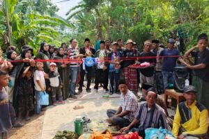 Jalan rabat beton Kampung Palendeng yang rampung dibangun secara swadaya