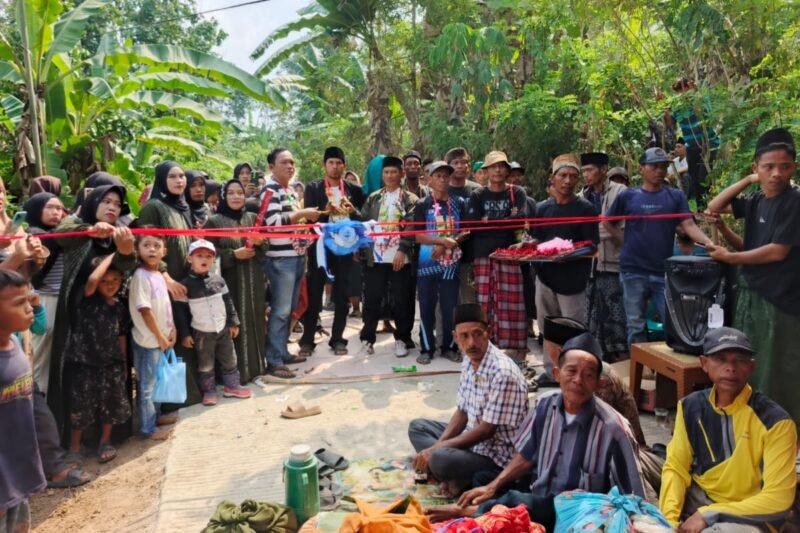 Jalan Rabat Beton Kampung Palendeng Rampung, Warga Gelar Syukuran